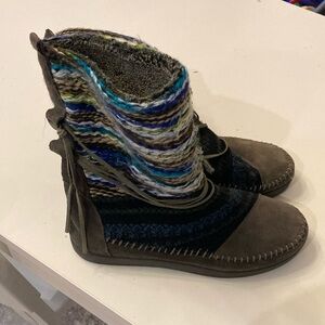 Tom’s Nepal Boots - blue and green stripes - size EU 40